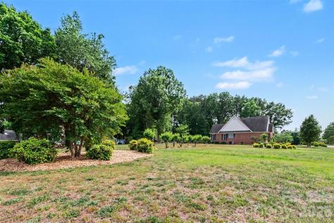 112 Hancock Crossing Clover SC 29710