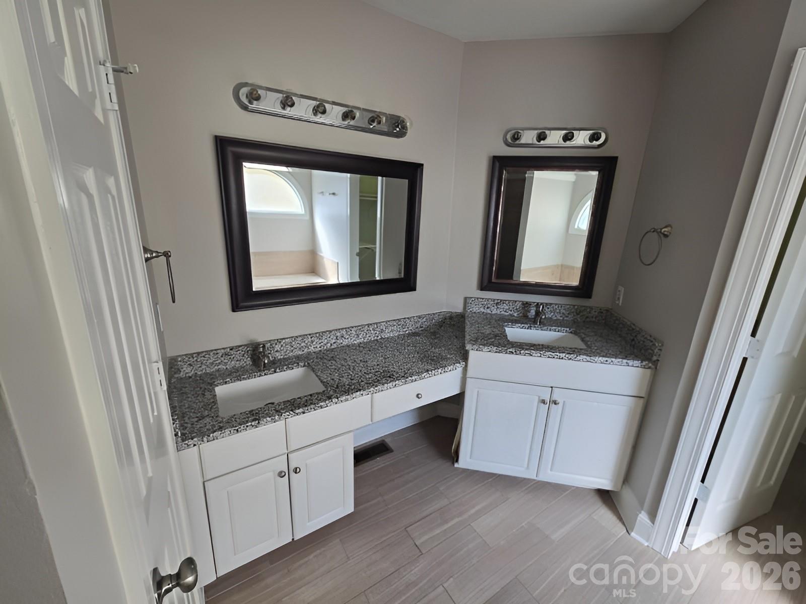 9011 Coleshire Court Charlotte NC 28269
