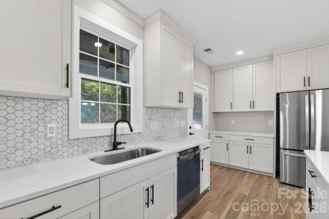 409 Huntington Woods Street Lenoir NC 28645