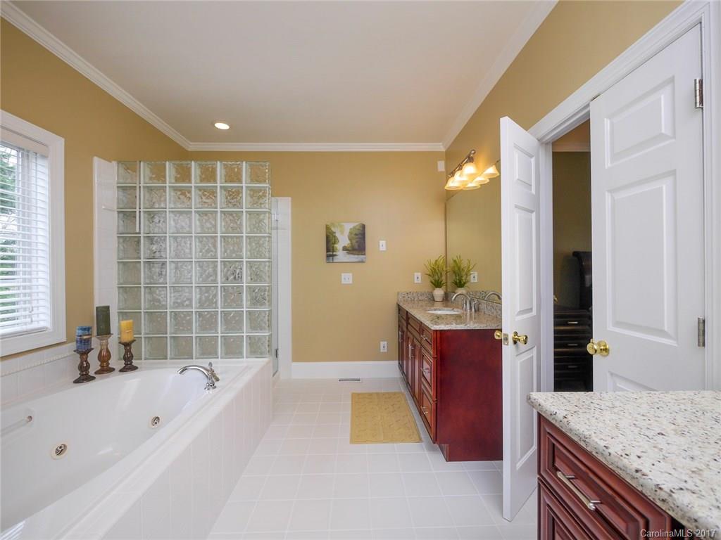 8907 Crosstimbers Drive Charlotte NC 28215