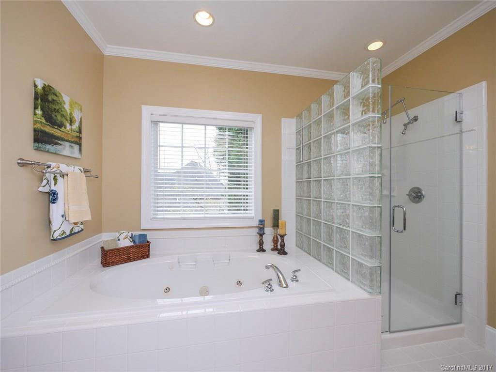 8907 Crosstimbers Drive Charlotte NC 28215