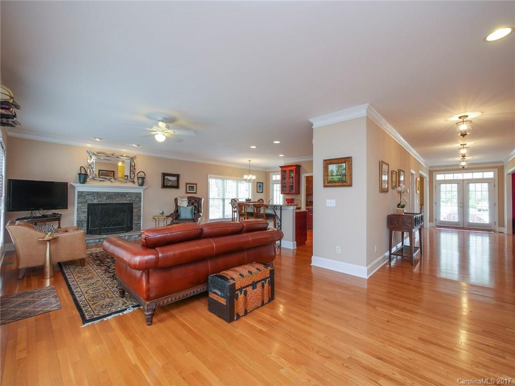 8907 Crosstimbers Drive Charlotte NC 28215