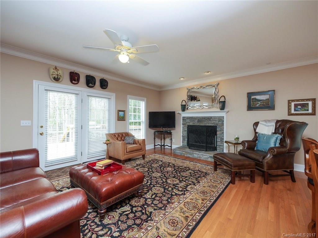8907 Crosstimbers Drive Charlotte NC 28215