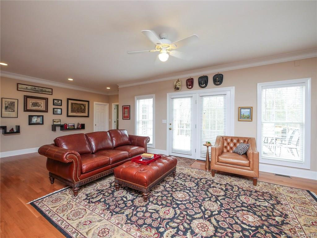 8907 Crosstimbers Drive Charlotte NC 28215