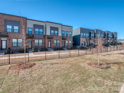 1033 Simcoe Lane Charlotte NC 28217