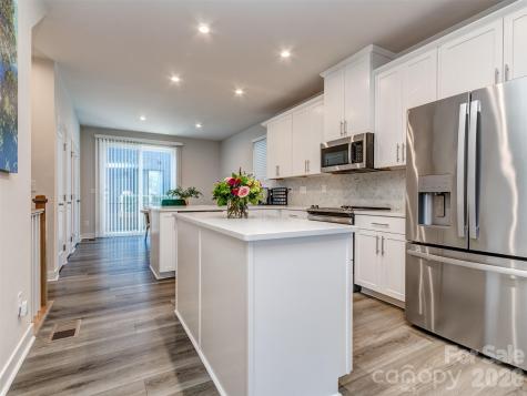 1033 Simcoe Lane Charlotte NC 28217