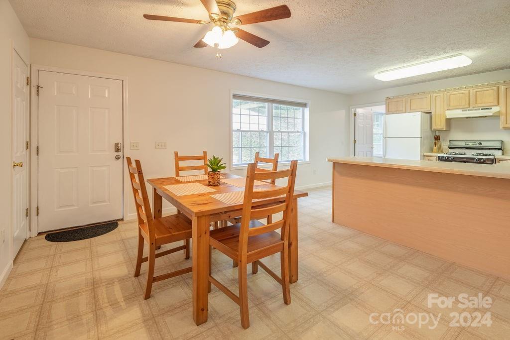 6 Pilgrim Lane Waynesville NC 28785