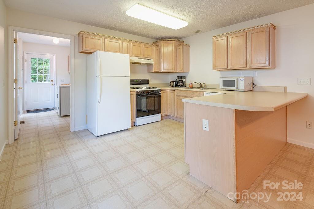 6 Pilgrim Lane Waynesville NC 28785