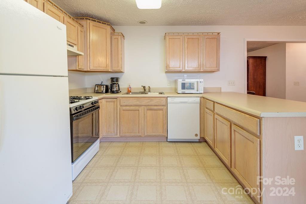 6 Pilgrim Lane Waynesville NC 28785