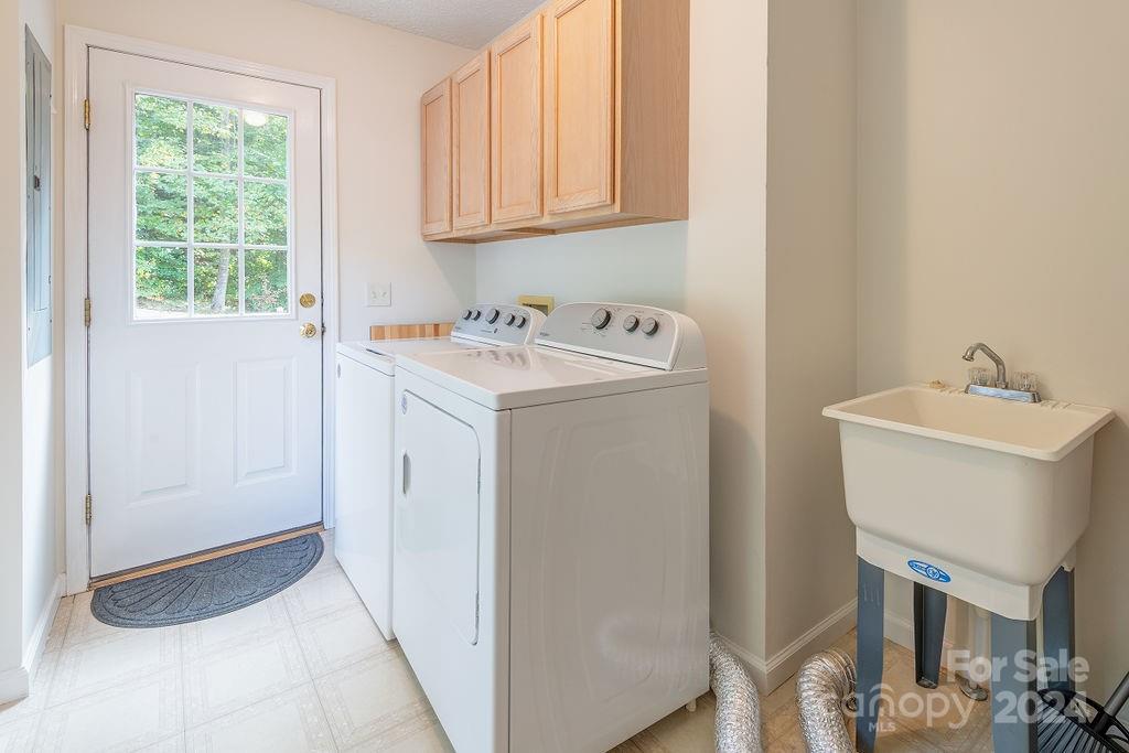 6 Pilgrim Lane Waynesville NC 28785