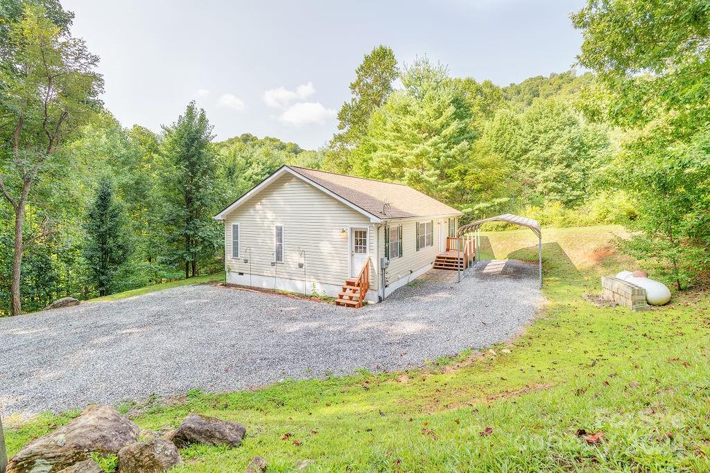 6 Pilgrim Lane Waynesville NC 28785