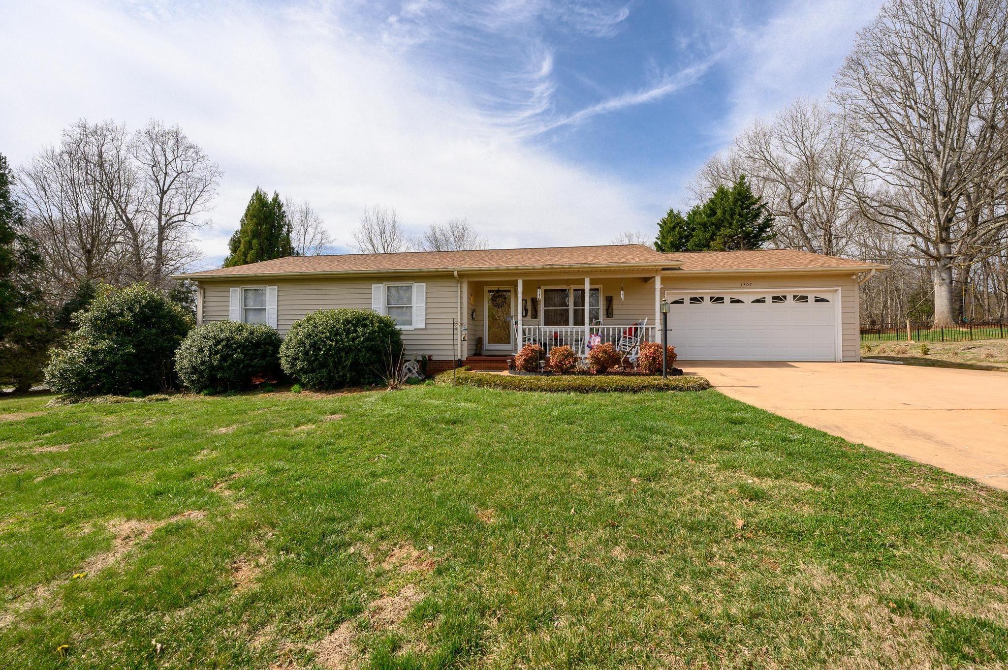 1307 Hidden Creek Circle Hickory NC 28602