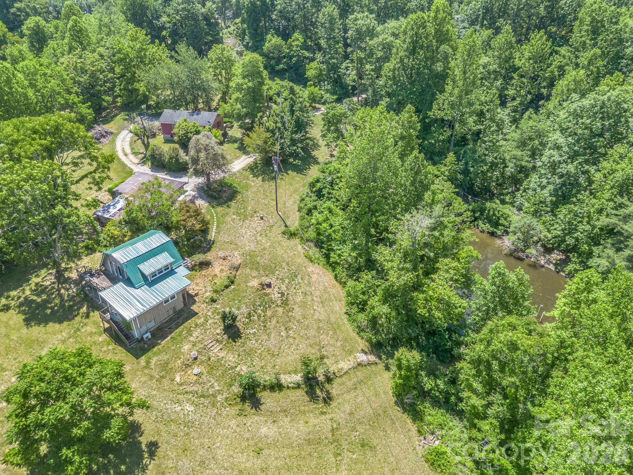 255 & 257 Crescent Street Saluda NC 28773