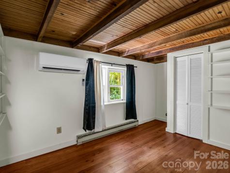 255 & 257 Crescent Street Saluda NC 28773