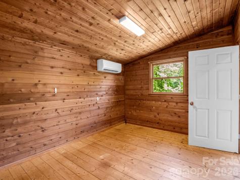 255 & 257 Crescent Street Saluda NC 28773