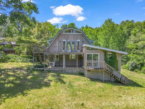 255 & 257 Crescent Street Saluda NC 28773