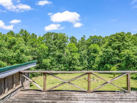 255 & 257 Crescent Street Saluda NC 28773