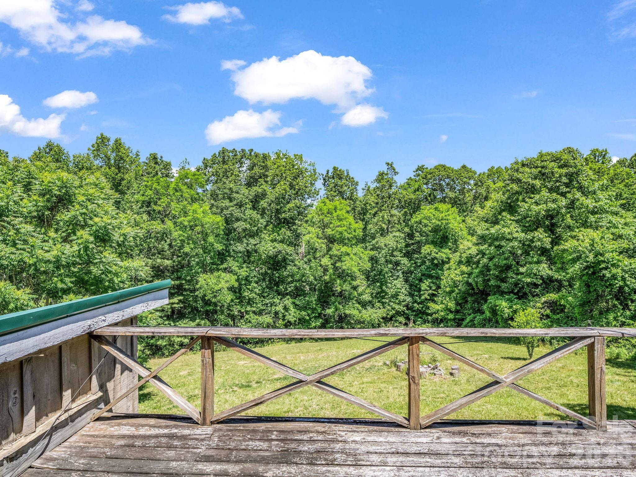 255 & 257 Crescent Street Saluda NC 28773