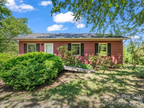 255 & 257 Crescent Street Saluda NC 28773