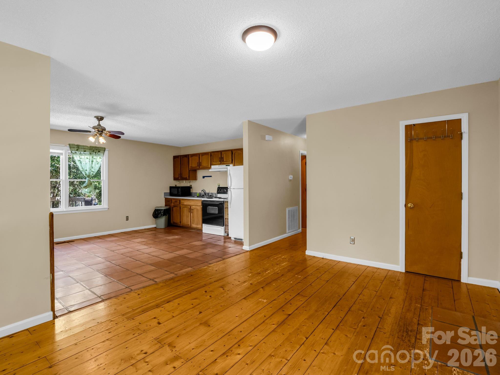 255 & 257 Crescent Street Saluda NC 28773