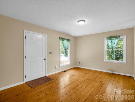 255 & 257 Crescent Street Saluda NC 28773