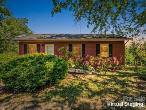 255 & 257 Crescent Street Saluda NC 28773