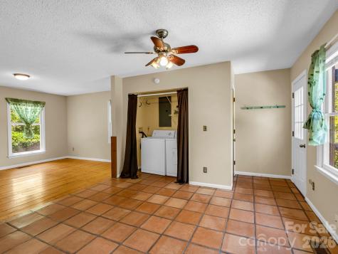 255 & 257 Crescent Street Saluda NC 28773