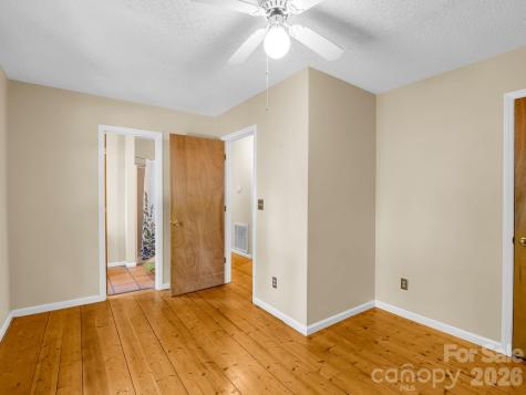 255 & 257 Crescent Street Saluda NC 28773