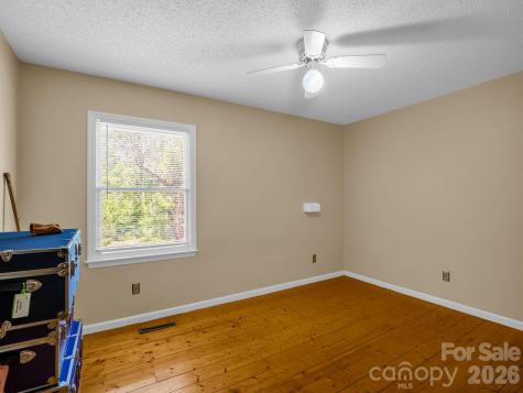255 & 257 Crescent Street Saluda NC 28773