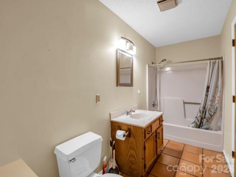 255 & 257 Crescent Street Saluda NC 28773