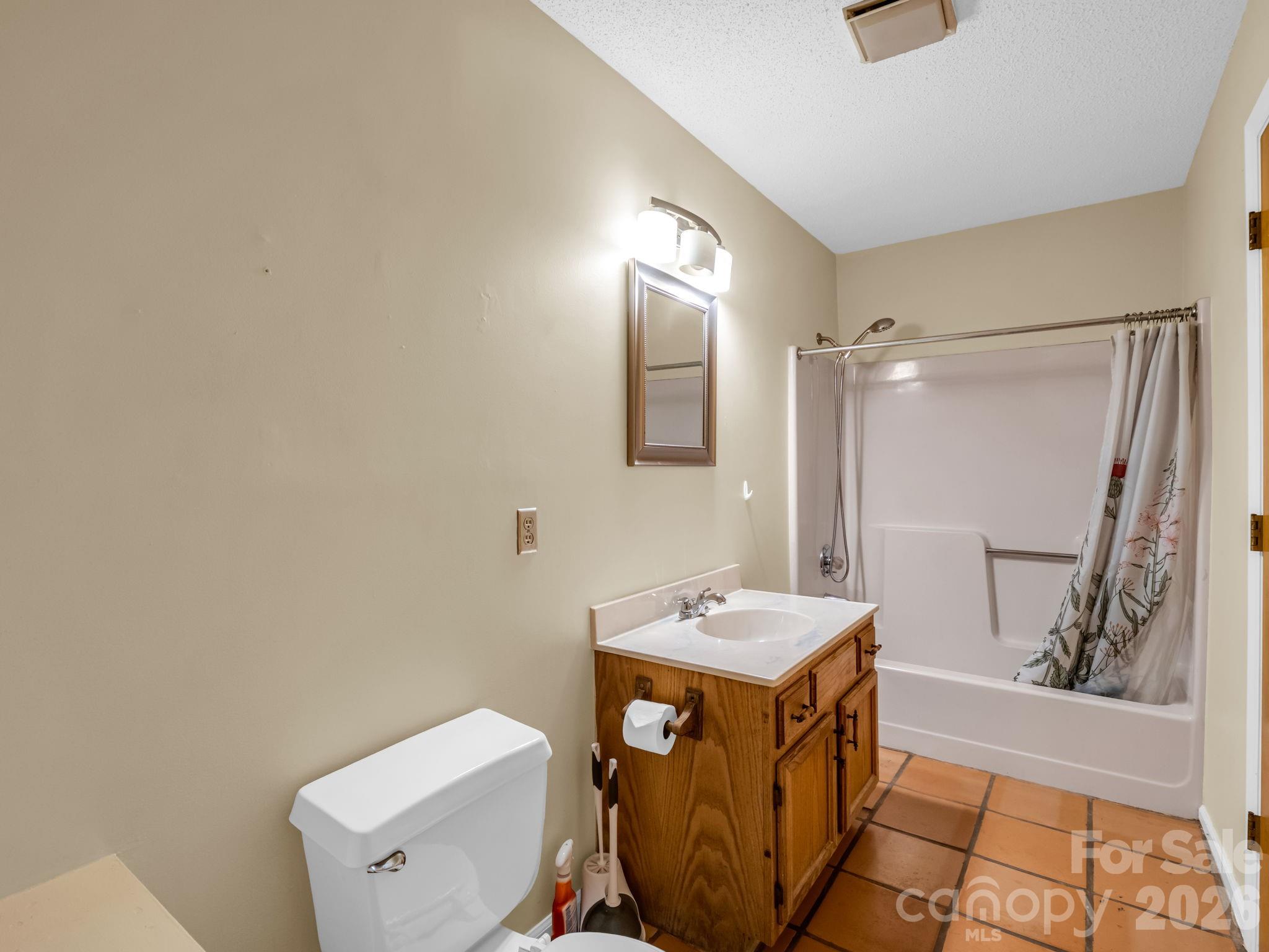 255 & 257 Crescent Street Saluda NC 28773