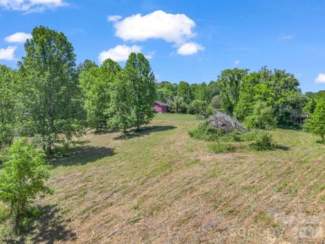 255 & 257 Crescent Street Saluda NC 28773
