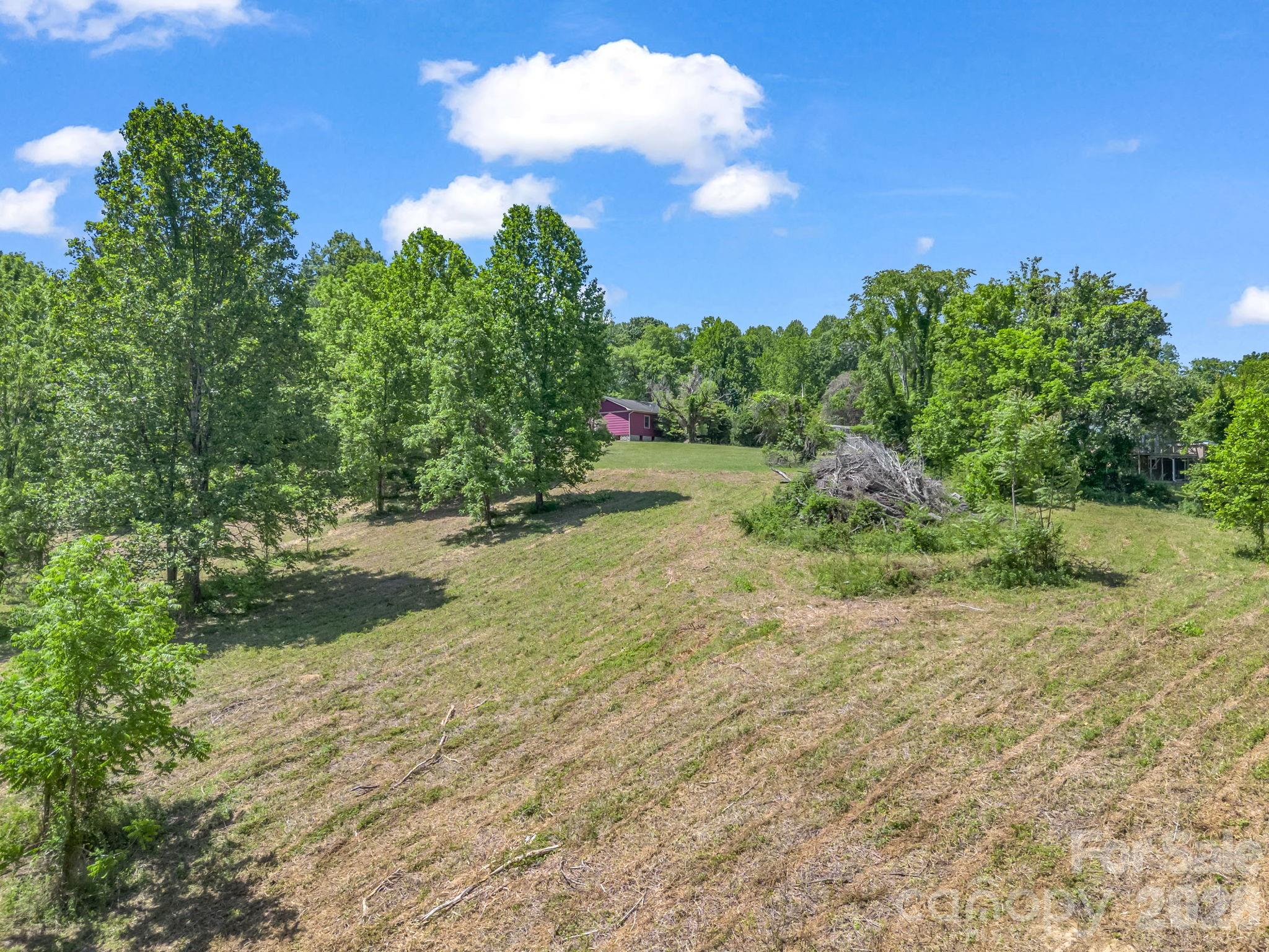 255 & 257 Crescent Street Saluda NC 28773