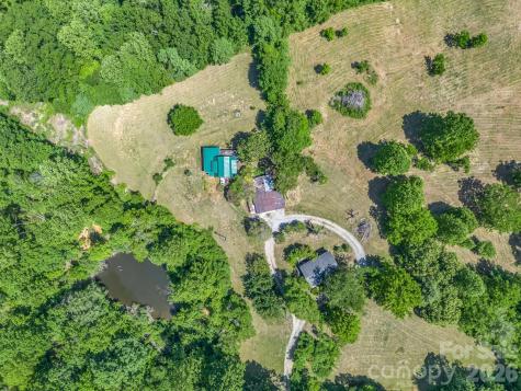 255 & 257 Crescent Street Saluda NC 28773