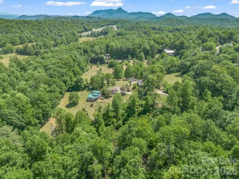 255 & 257 Crescent Street Saluda NC 28773