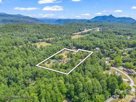 255 & 257 Crescent Street Saluda NC 28773