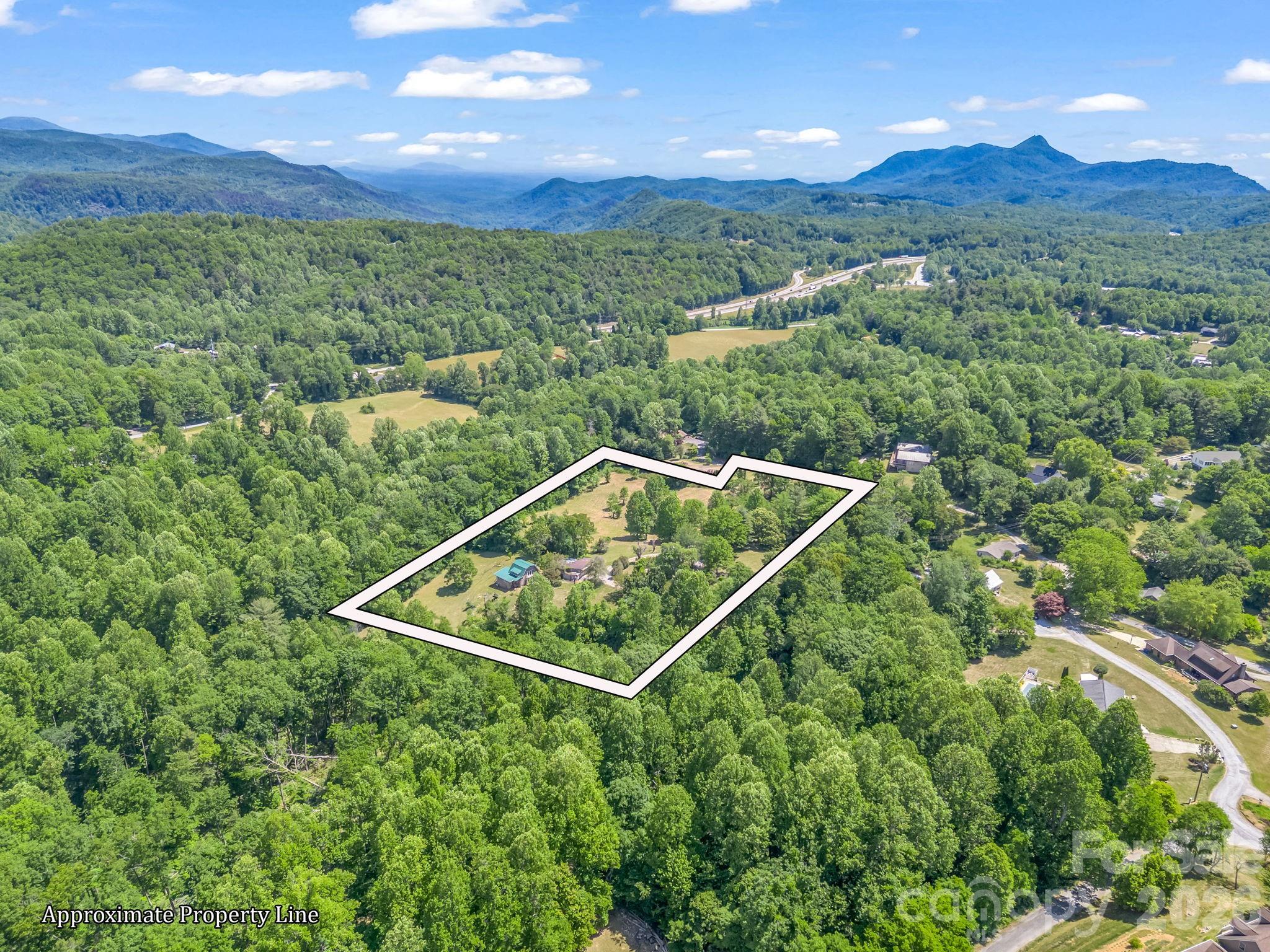 255 & 257 Crescent Street Saluda NC 28773
