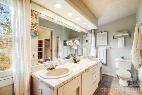 15 Crest Circle Drive Weaverville NC 28787