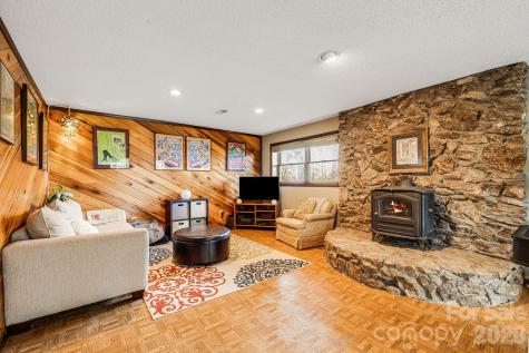 15 Crest Circle Drive Weaverville NC 28787