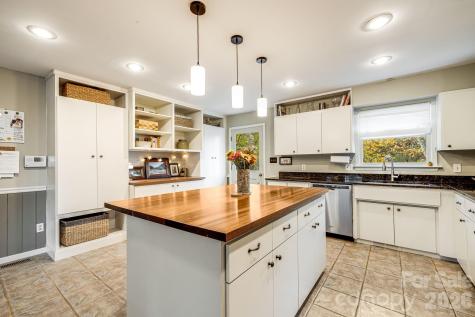 15 Crest Circle Drive Weaverville NC 28787