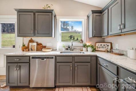 38 Sunrise Drive Mars Hill NC 28754