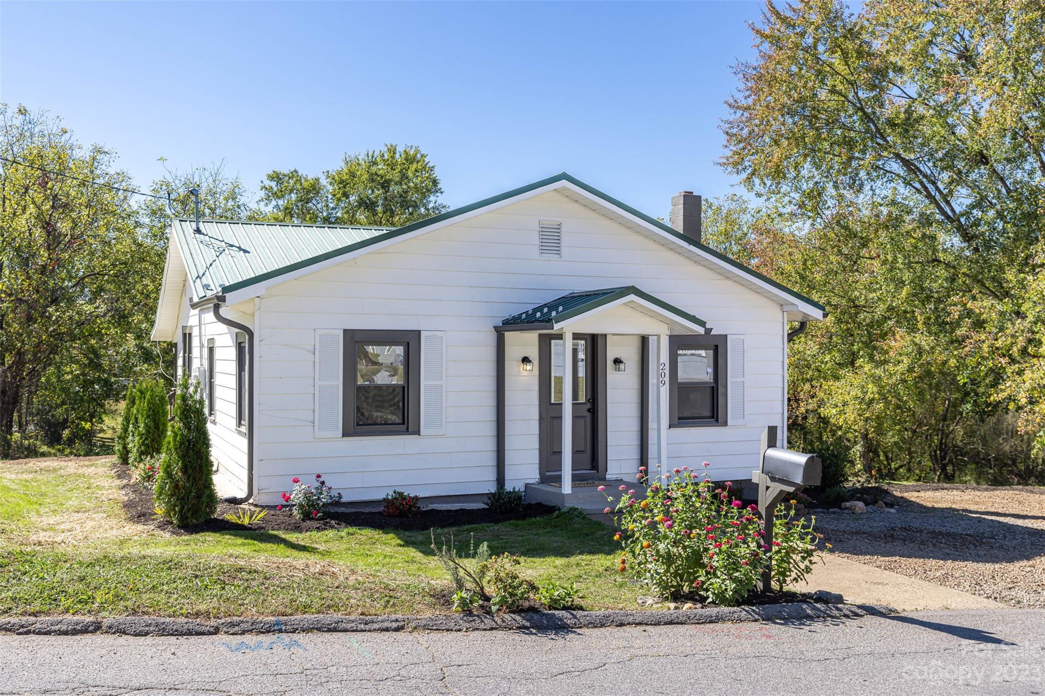 209 Thompson Street Canton NC 28716