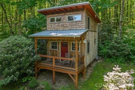 477 Locust Drive Maggie Valley NC 28751