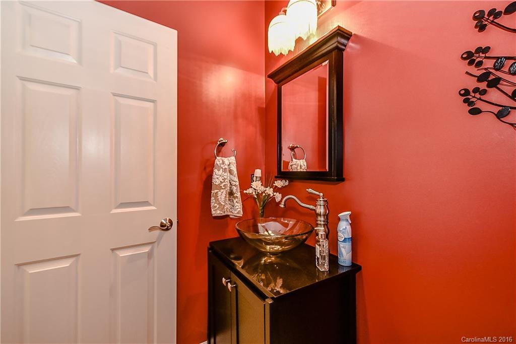 1001 Yarrow Street Matthews NC 28104