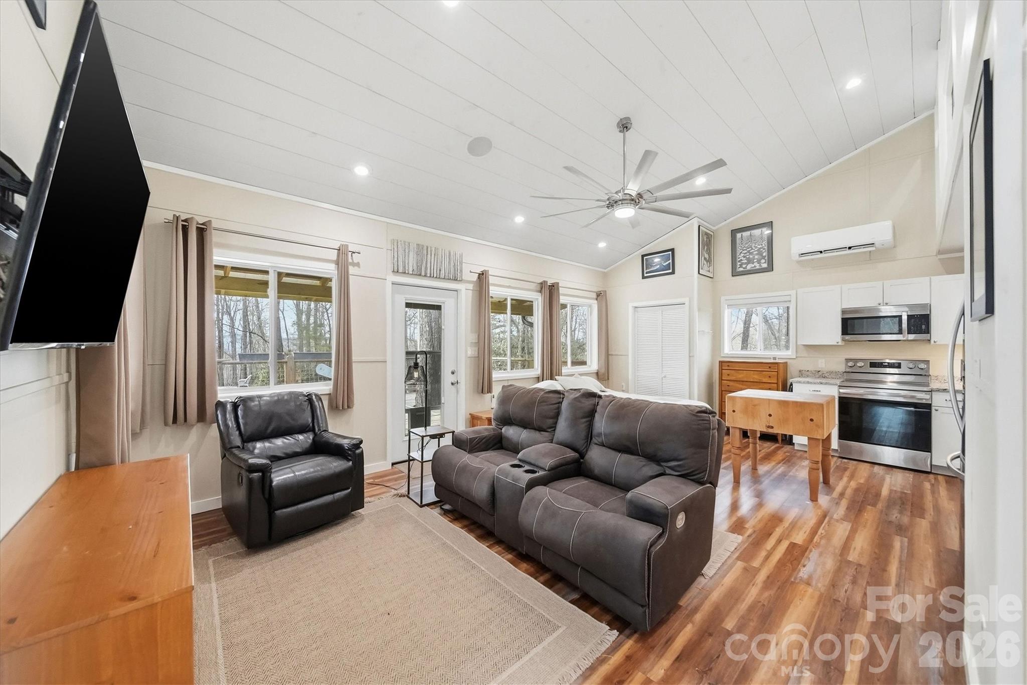7039 Joe Bowman Avenue Newland NC 28657