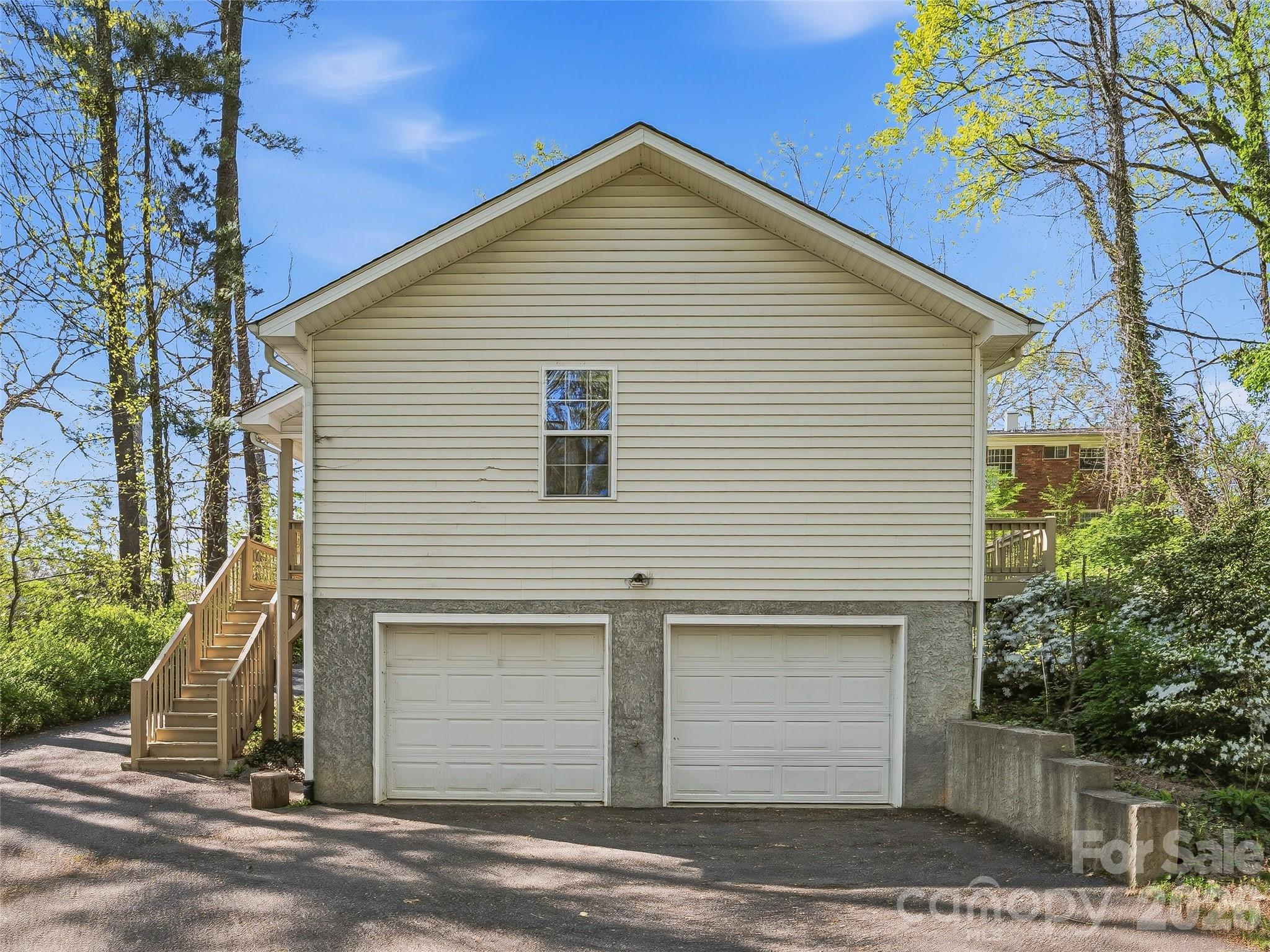 10 Lakewood Drive Asheville NC 28803