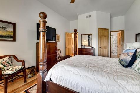 54 Barnwood Way Whittier NC 28789