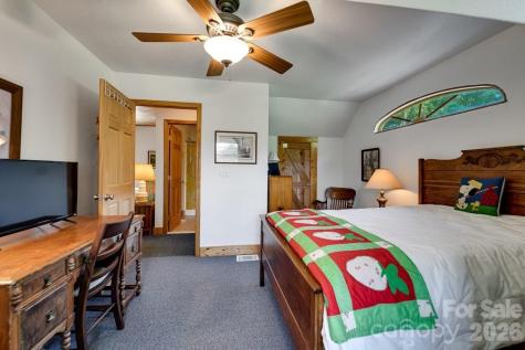 54 Barnwood Way Whittier NC 28789