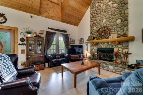 54 Barnwood Way Whittier NC 28789