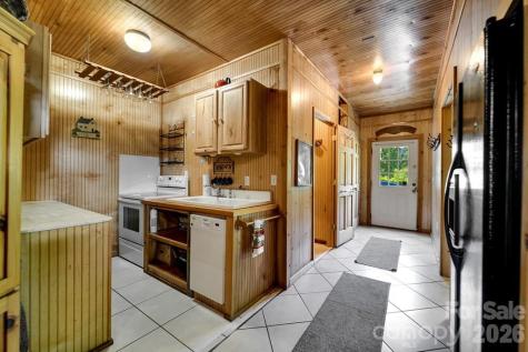 54 Barnwood Way Whittier NC 28789